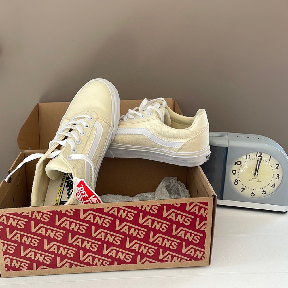 Women’s Vans Ward Deluxe 7.5 NWT